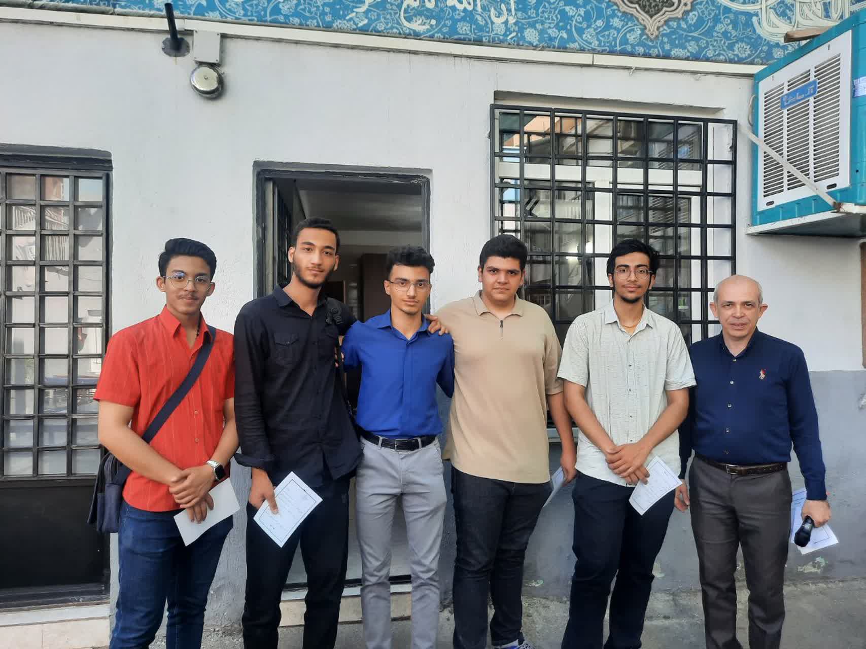 تقدیر از دانش‌آموزان